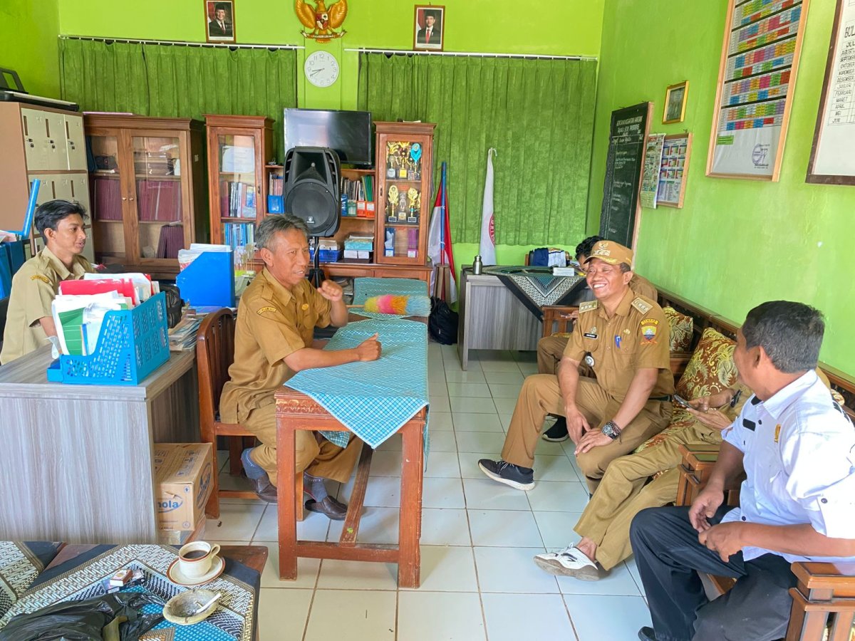 Kunjungan Bapak Camat Buahdua ke SD Negeri Pasiripis Berjalan Penuh Kehangatan